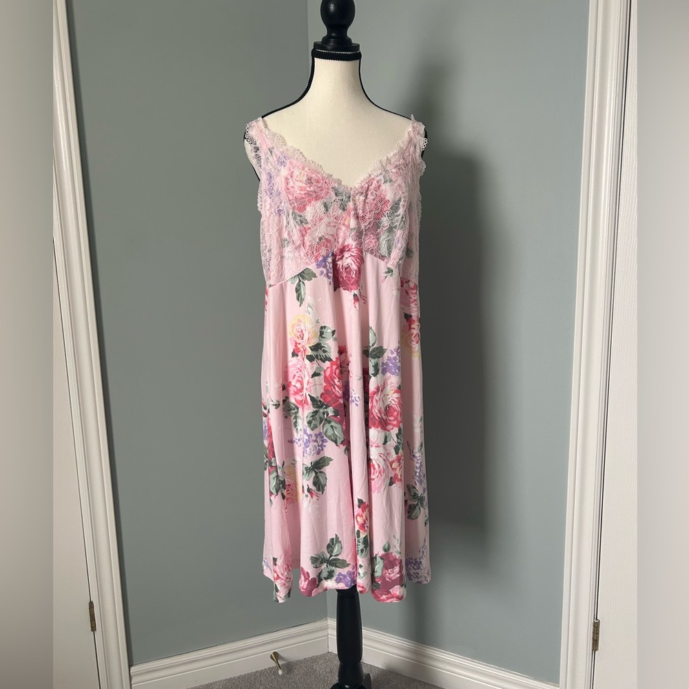 🌸NWOT🌸 Flora Nikrooz Pink Lace Chemise